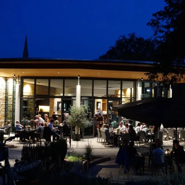 Den Sommerabend genießen in der - Lounge im Weinkontor Edenkoben

_______________________
Lounge im Weinkontor
Weinstraße 131, 67480 Edenkoben
www. wklounge.de
Telefon: 06323-9898456
E-Mail: info@wklounge.de

#edenkoben#pfalz #pfalzliebe#goodlife#foodporn #food # Martini #weinfeste #neustadtanderweinstrasse #landauinderpfalz #landau #maikammer #pfalzliebe 
#rheinlandpfalz #wein #Longdrinks# #pfälzerwald #loungeimweinkontor#weinliebhaber#weinliebe # Aperol #landauinderpfalz#zumwohldiepfalz#genuss #genussmomente #Cocktail

Mehr dazu unter Facebook Lounge im Weinkontor
(Werbung)